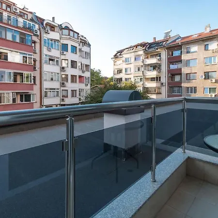 Stylish Wooden 1-bdr - Central بلوفديف