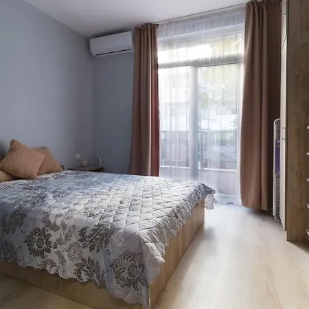 Stylish Wooden 1-bdr - Central