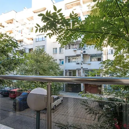 Stylish Wooden 1-bdr - Central *