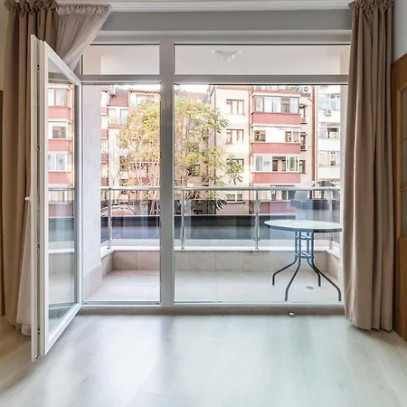 Stylish Wooden 1-bdr - Central بلوفديف